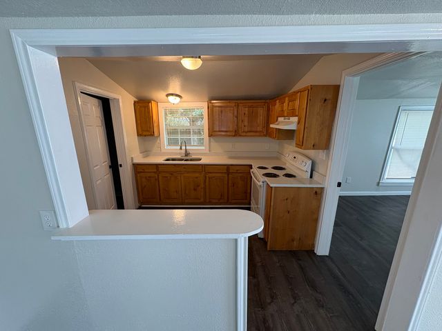 813 S Smith Street, Ennis, TX 75119