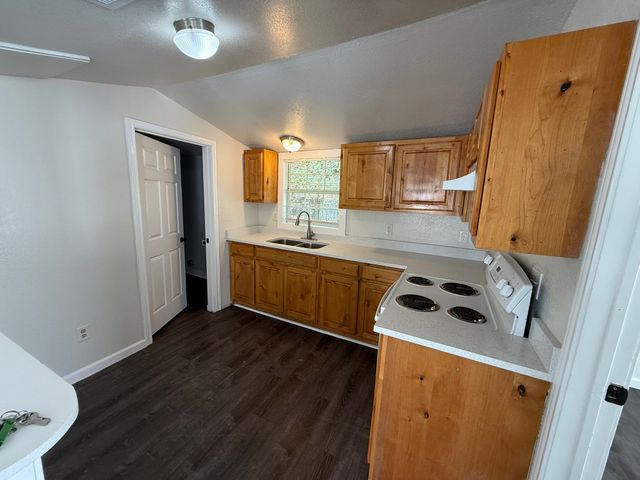 813 S Smith Street, Ennis, TX 75119