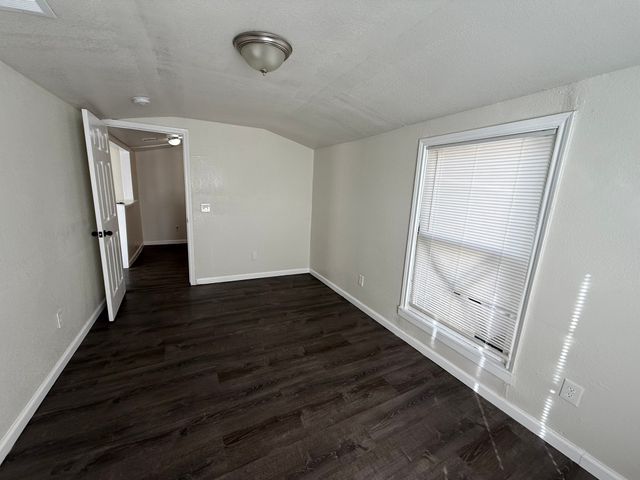 813 S Smith Street, Ennis, TX 75119