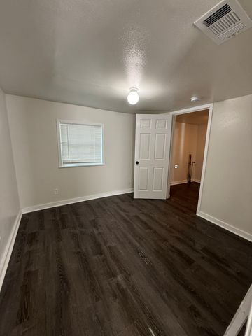 813 S Smith Street, Ennis, TX 75119