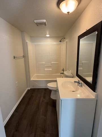 813 S Smith Street, Ennis, TX 75119