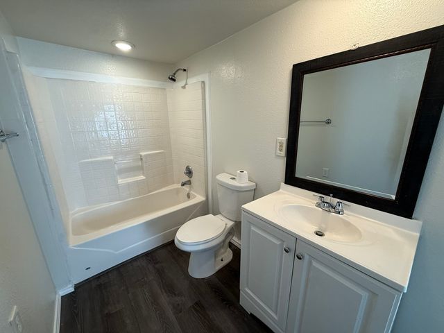 813 S Smith Street, Ennis, TX 75119