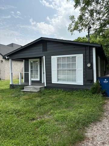 813 S Smith Street, Ennis, TX 75119