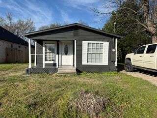 813 S Smith Street, Ennis, TX 75119