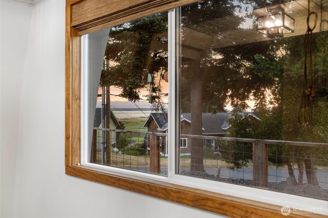 1117 Halsey Drive, Coupeville, WA 98239