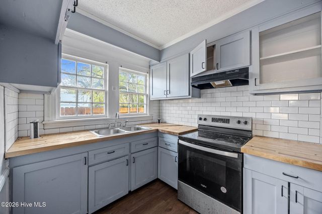 1705 S Pitt Street, Greenville, NC 27834