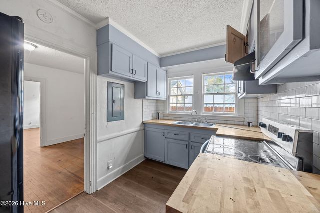 1705 S Pitt Street, Greenville, NC 27834