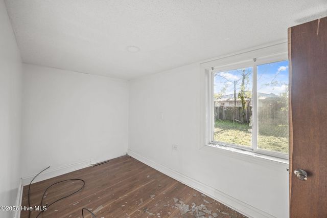 1705 S Pitt Street, Greenville, NC 27834