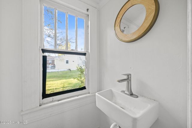 1705 S Pitt Street, Greenville, NC 27834