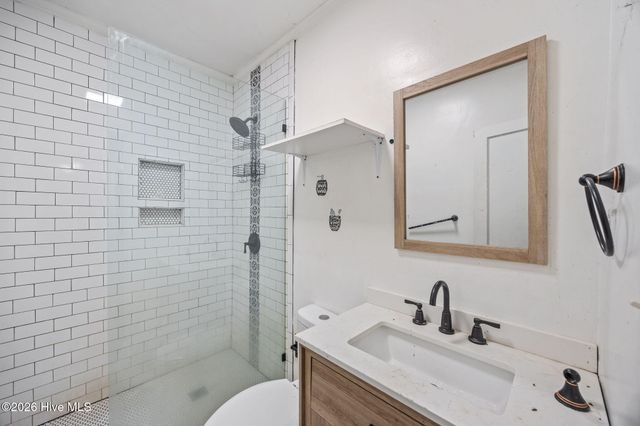 1705 S Pitt Street, Greenville, NC 27834