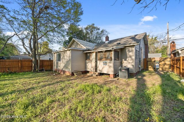 1705 S Pitt Street, Greenville, NC 27834