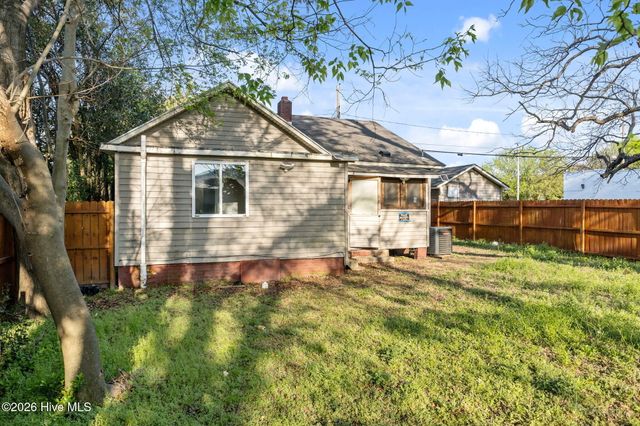 1705 S Pitt Street, Greenville, NC 27834