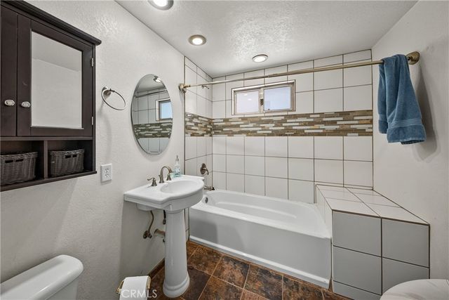8929 Central Road, Apple Valley, CA 92308
