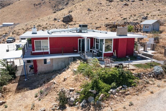 8929 Central Road, Apple Valley, CA 92308