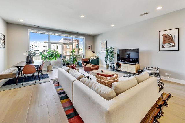 1801 W CHICAGO Avenue 2W, Chicago, IL 60622