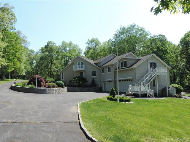 49 Woodcrest Drive, Hopewell Junction, NY 12533