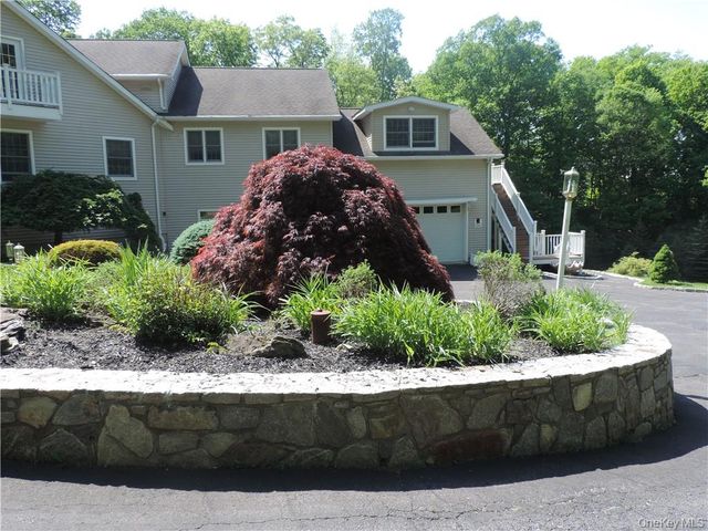 49 Woodcrest Drive, Hopewell Junction, NY 12533