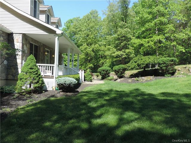 49 Woodcrest Drive, Hopewell Junction, NY 12533