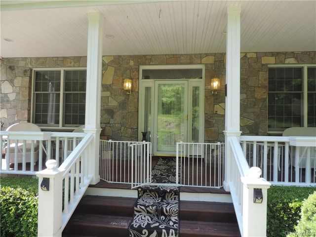 49 Woodcrest Drive, Hopewell Junction, NY 12533
