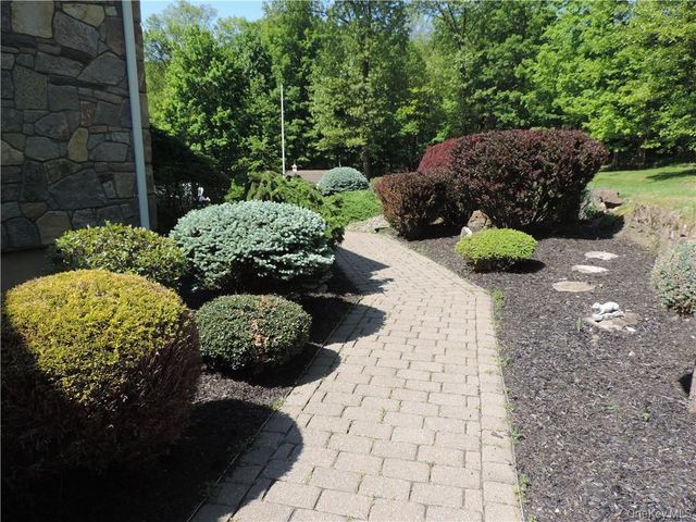 49 Woodcrest Drive, Hopewell Junction, NY 12533