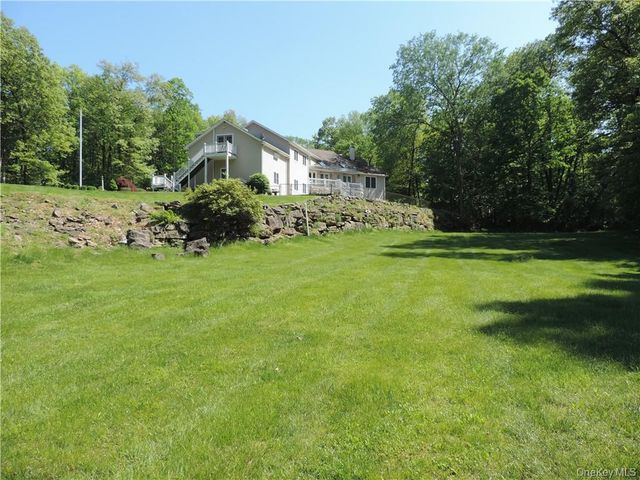 49 Woodcrest Drive, Hopewell Junction, NY 12533