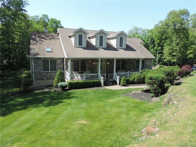 49 Woodcrest Drive, Hopewell Junction, NY 12533