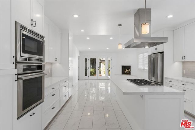 645 N Sierra Bonita Avenue, Los Angeles, CA 90036