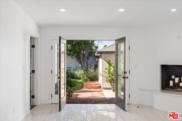 645 N Sierra Bonita Avenue, Los Angeles, CA 90036