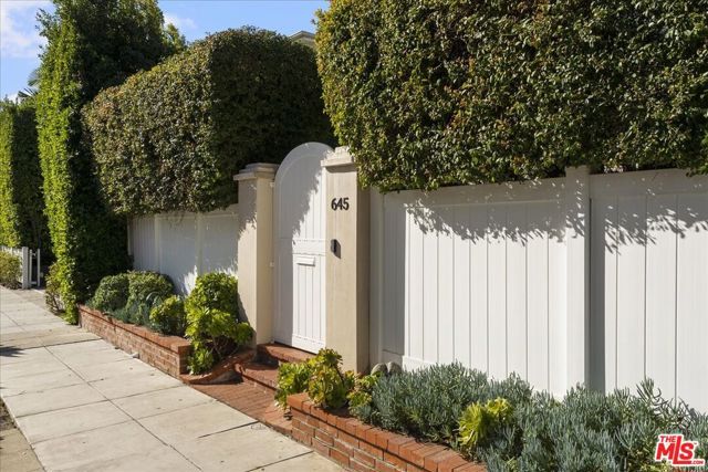 645 N Sierra Bonita Avenue, Los Angeles, CA 90036