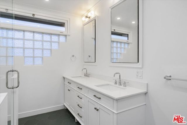 645 N Sierra Bonita Avenue, Los Angeles, CA 90036