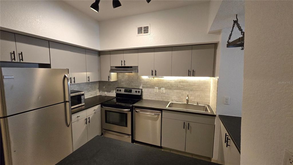 Image 11 of property listing at 520 S ARMENIA AVENUE 1238, Tampa, FL 33609