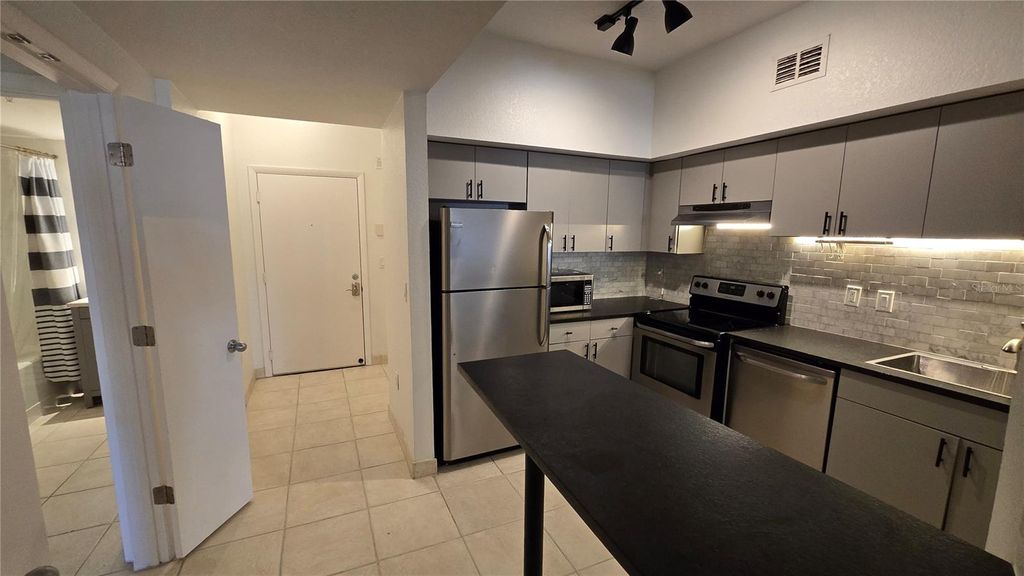 Image 4 of property listing at 520 S ARMENIA AVENUE 1238, Tampa, FL 33609