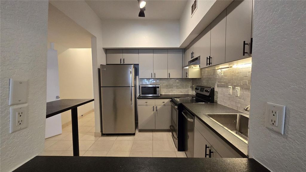 Image 6 of property listing at 520 S ARMENIA AVENUE 1238, Tampa, FL 33609