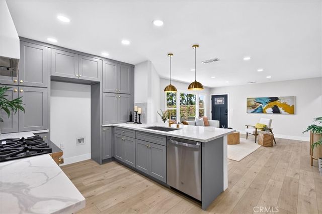 10553 Mcbroom Street, Sunland, CA 91040