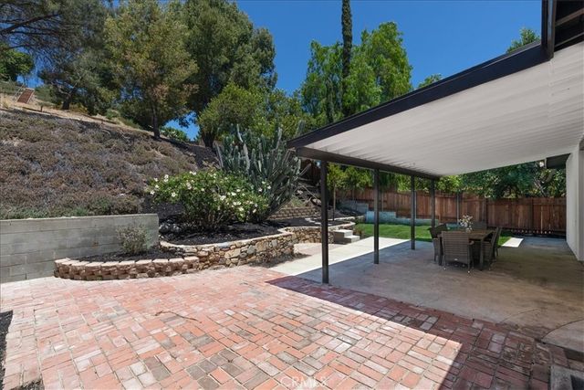 10553 Mcbroom Street, Sunland, CA 91040
