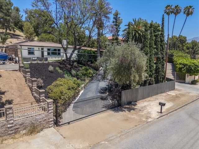 10553 Mcbroom Street, Sunland, CA 91040