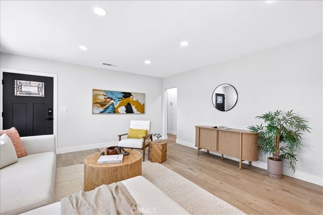 10553 Mcbroom Street, Sunland, CA 91040