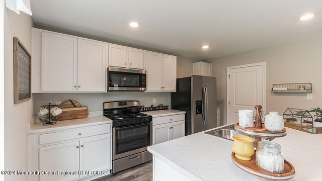 107 W 6th Street, Howell, NJ 07731