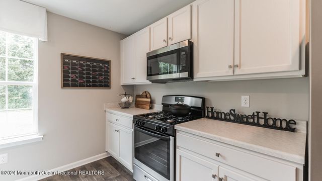 107 W 6th Street, Howell, NJ 07731