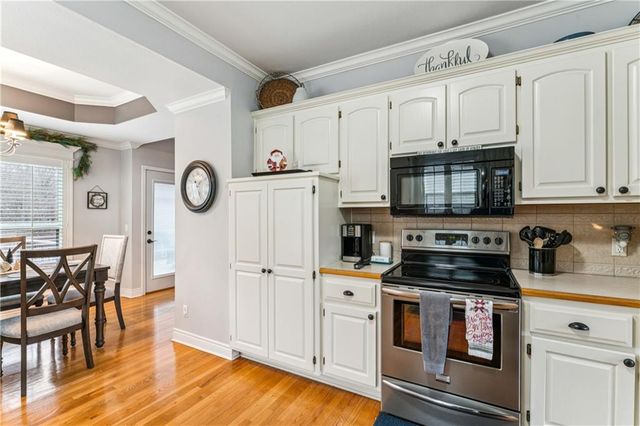 209 Hillside Drive, Baldwin City, KS 66006