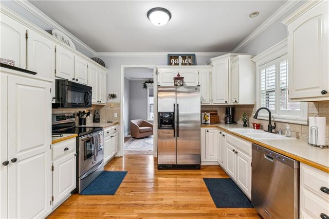 209 Hillside Drive, Baldwin City, KS 66006