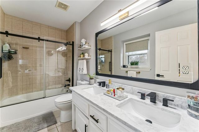 209 Hillside Drive, Baldwin City, KS 66006