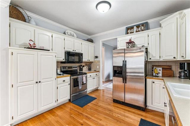 209 Hillside Drive, Baldwin City, KS 66006