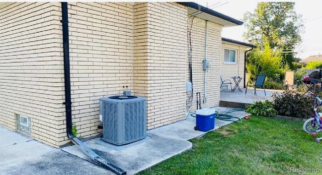 4867 Shell Court, Warren, MI 48091