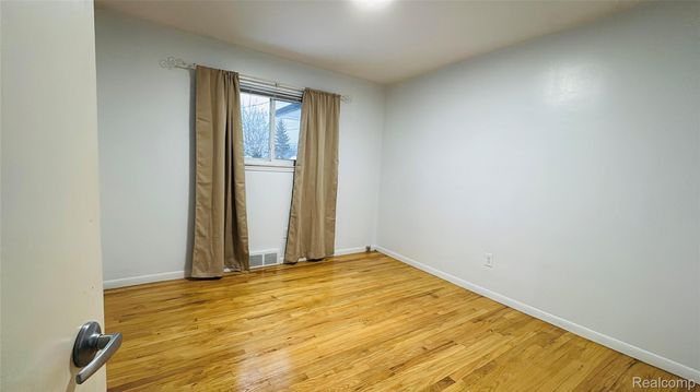 4867 Shell Court, Warren, MI 48091