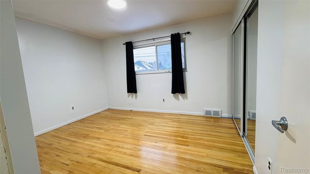 4867 Shell Court, Warren, MI 48091