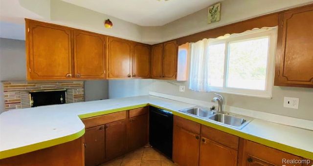 4867 Shell Court, Warren, MI 48091