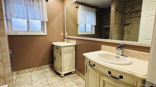 4867 Shell Court, Warren, MI 48091