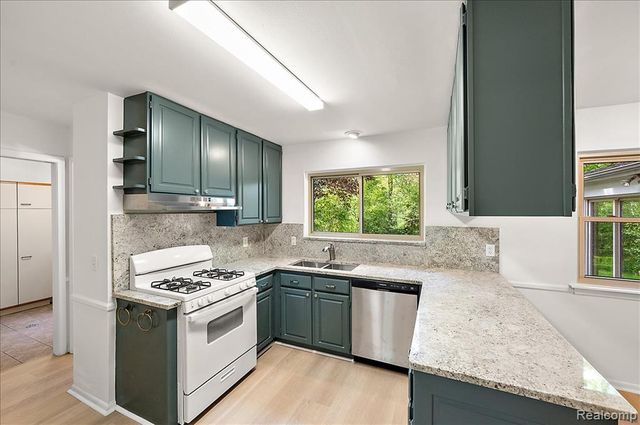536 Rolling Rock Road, Bloomfield Hills, MI 48304