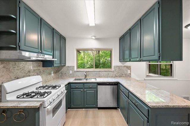 536 Rolling Rock Road, Bloomfield Hills, MI 48304